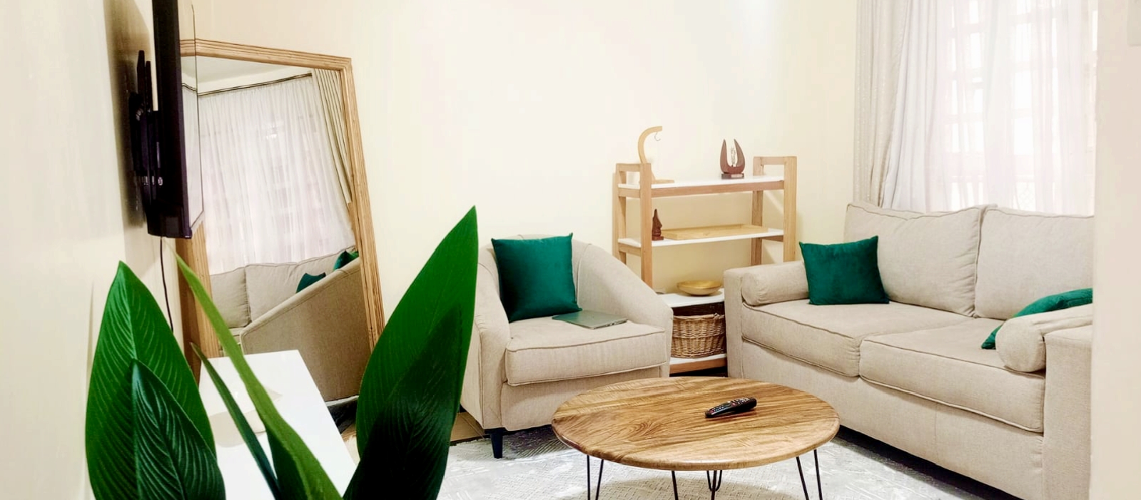 SPACIOUS AIRBNB AT CLAYCITY, KASARANI